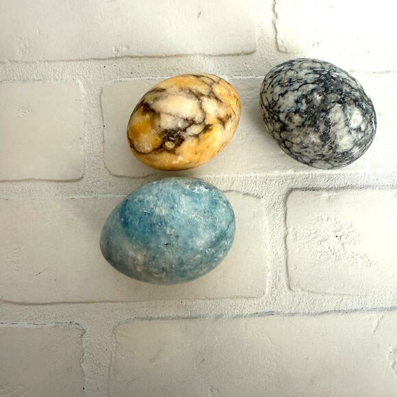 Set of 3 Vintage Honed Natural Stone Eggs Yellow Blue Black - Picture 2 of 9